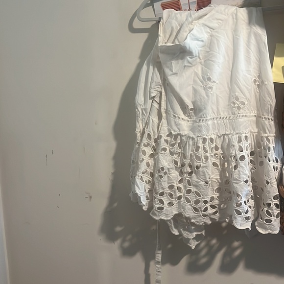 This is a gorgeous skirt set. It no longer fits me. - Picture 3 of 5